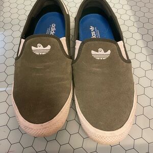 Adidas Men's Green and White Slip-On Shmoo